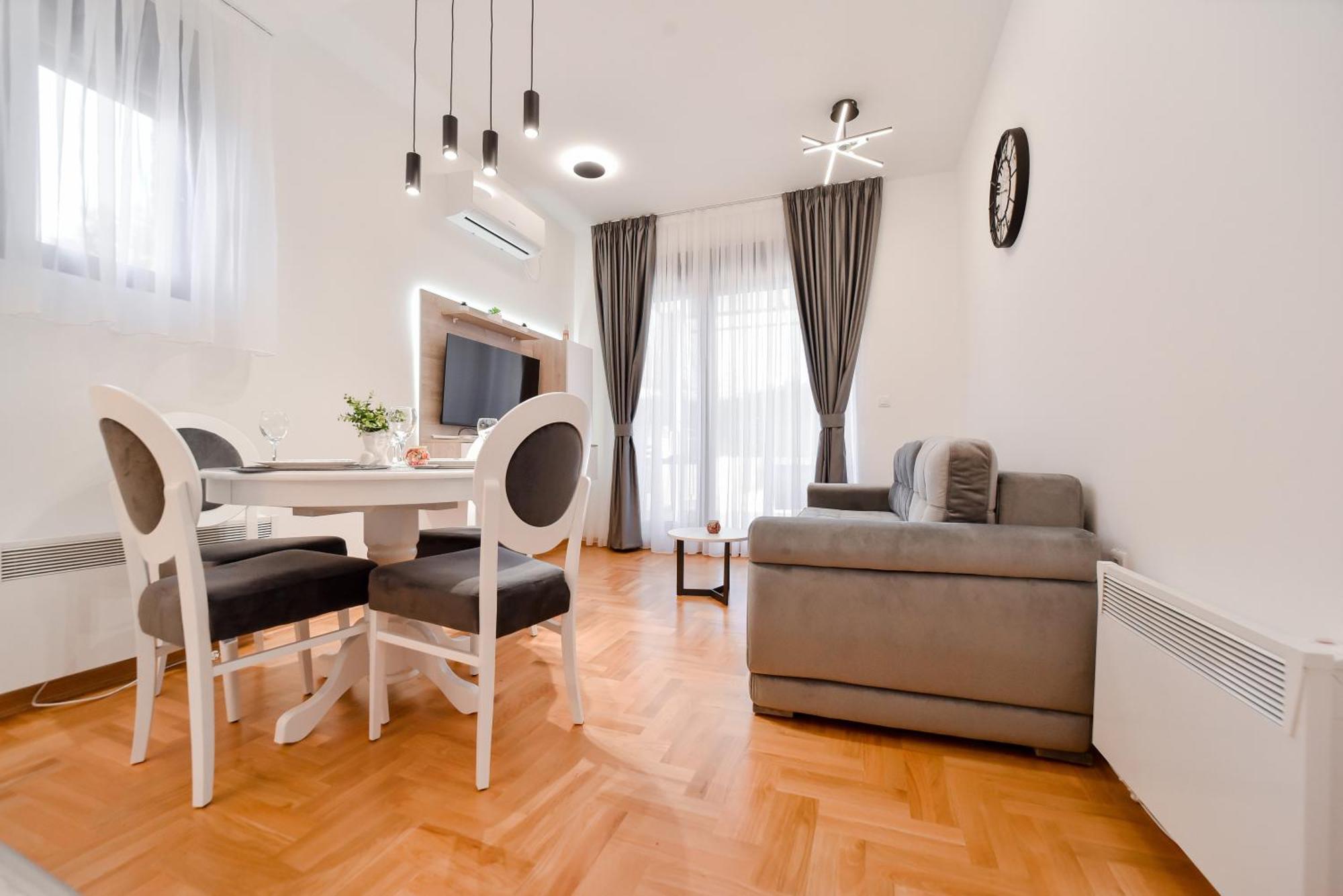 Apartment West S3 *